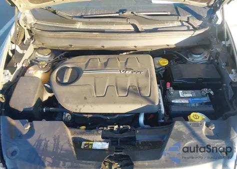 2015 Jeep Cherokee Latitude z USA, uszkodzony, nr VIN 1C4PJLCS0FW781831